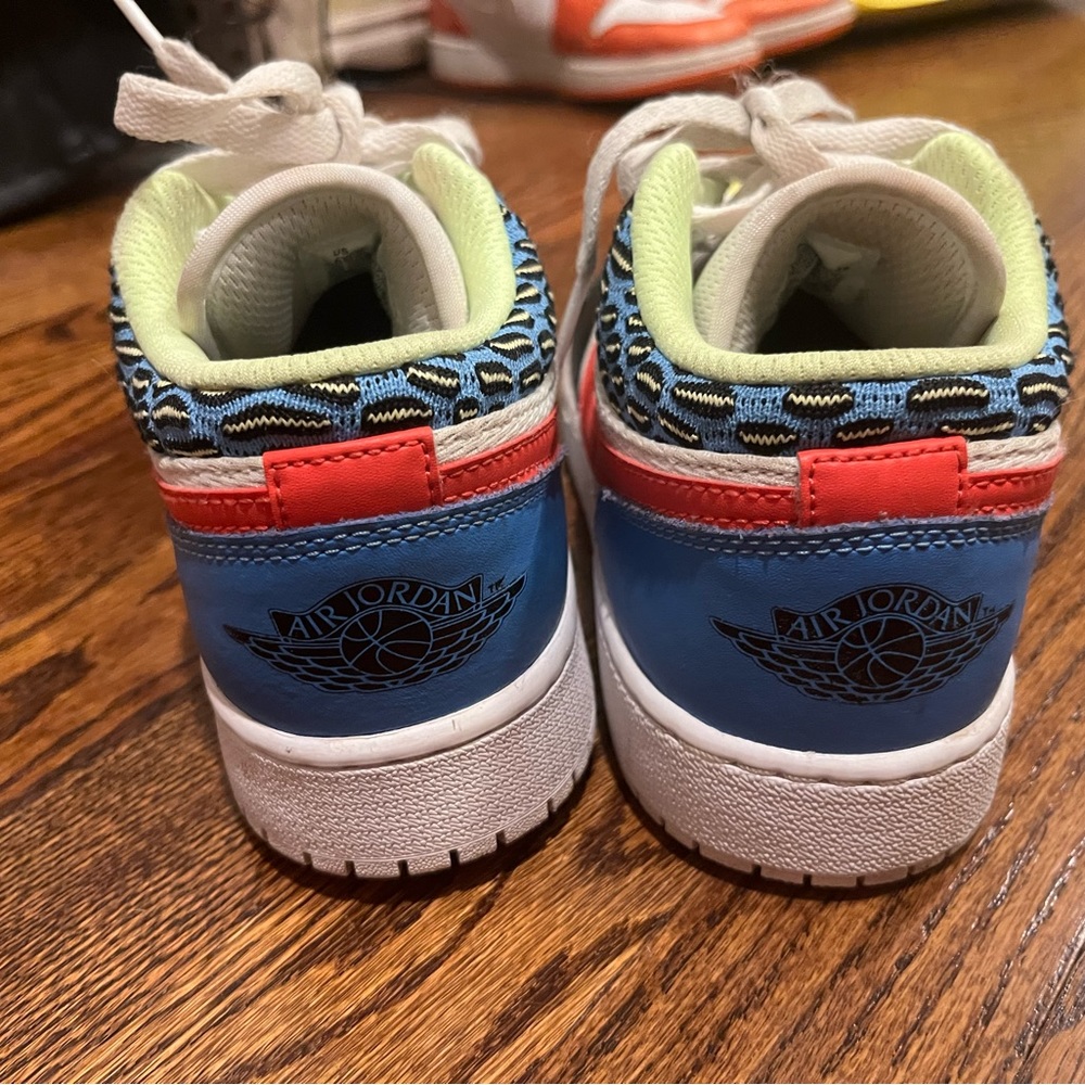 Air Jordan Low Tops Size 6 Y - Picture 5 of 6